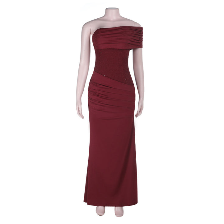 Dame Elegant aftenkjole med asymmetrisk top og figurformende draperinger Skovae