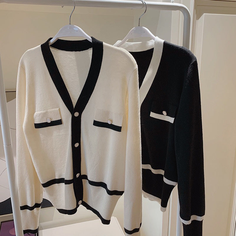 Dame elegant strikjakke-kjole med mode kontrastdetaljer Stilla
