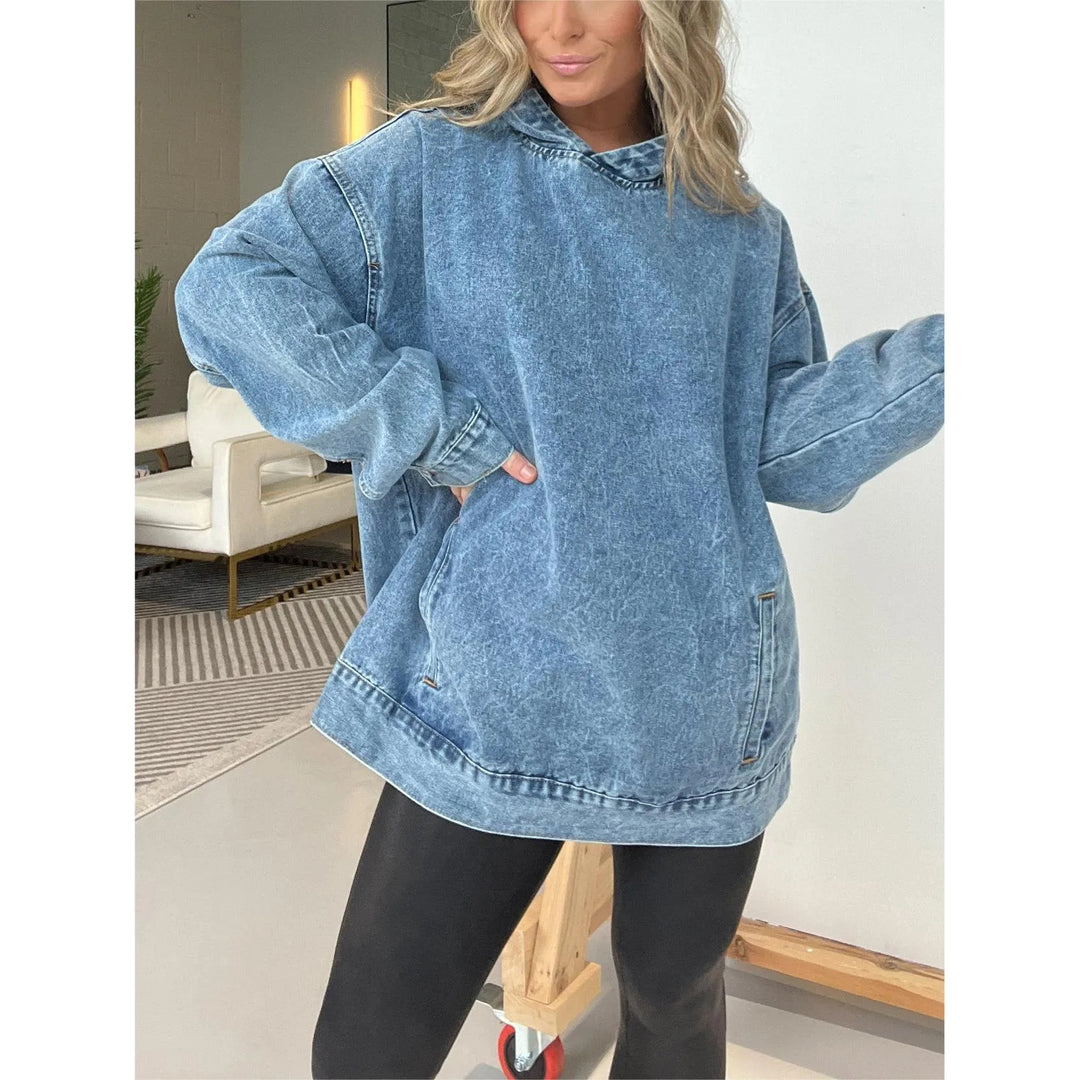 Dame Oversized Hoodie i denim med praktisk kængurulomme Stilla