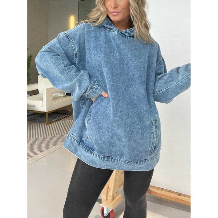 Dame Oversized Hoodie i denim med praktisk kængurulomme Stilla