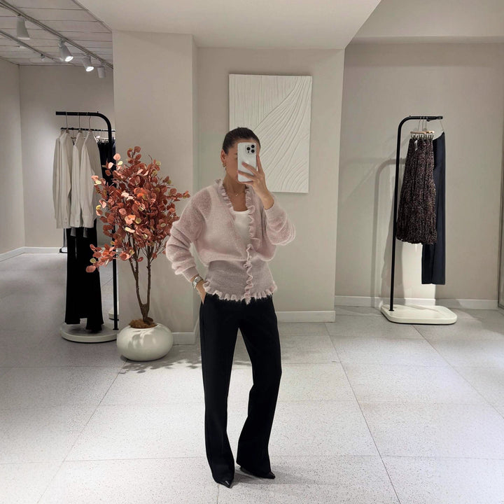 Kvinders cardigan med legende flæse design Stilla
