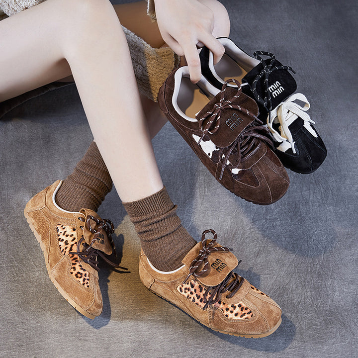 Dame Sporty Suede Sneakers med Dyretryk Accenter Stilla