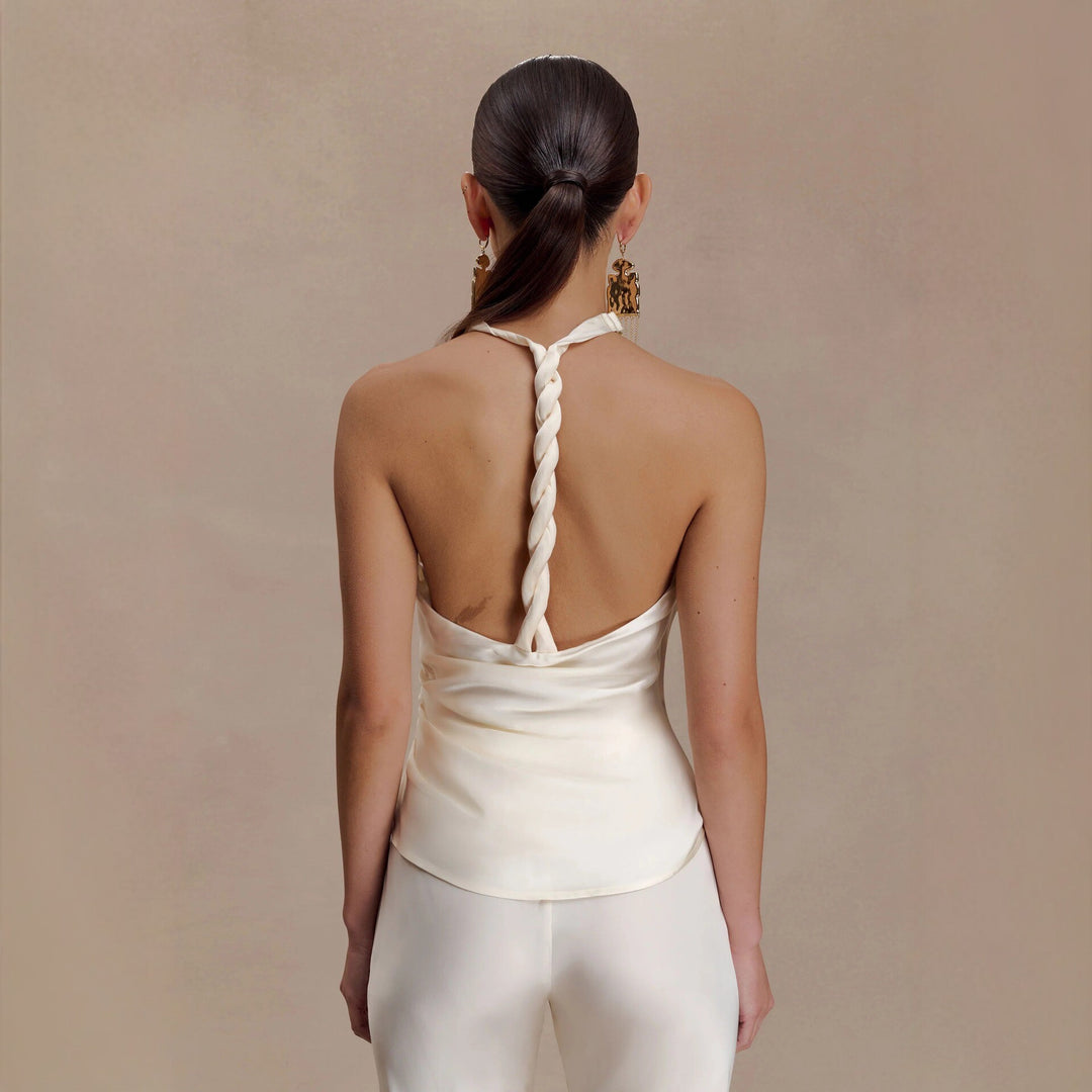 Dame Elegant skjorte med asymmetrisk snit og drapering Skovae