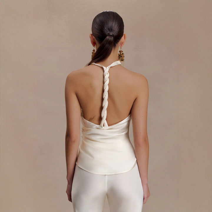 Dame Elegant skjorte med asymmetrisk snit og drapering Skovae