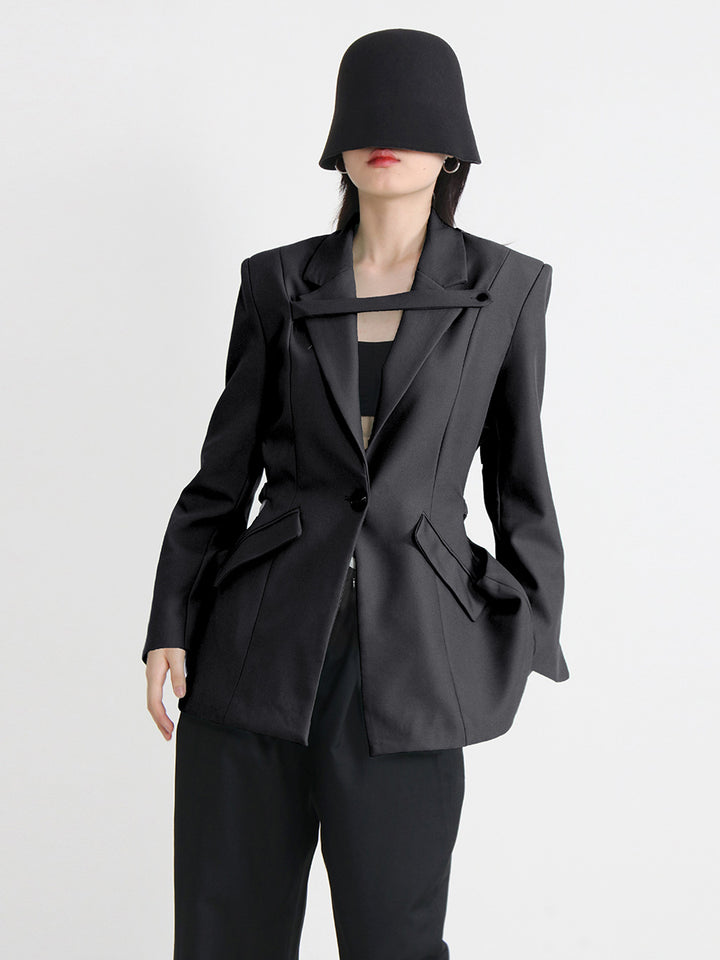 Dame asymmetrisk blazer med innovativ skæring og struktureret design Stilla