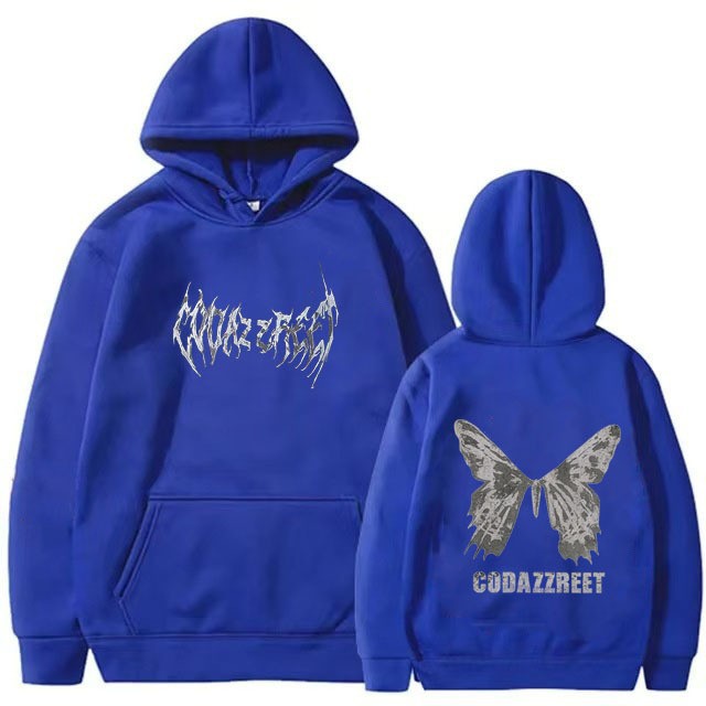 Kvinders hoodie med iøjnefaldende sommerfugl design og kunstnerisk skrift Skovae