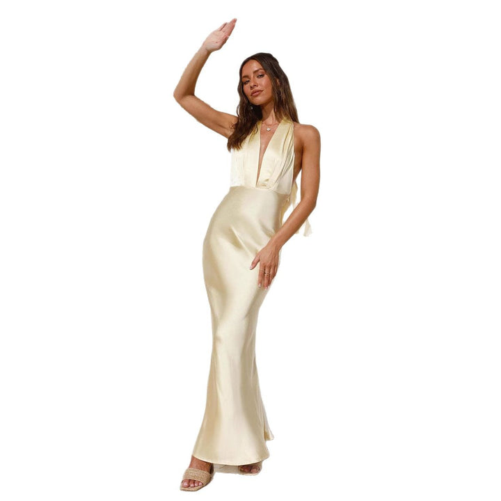 Kvinders elegante satin maxi kjole med dyb v-hals og svingende snit Stilla