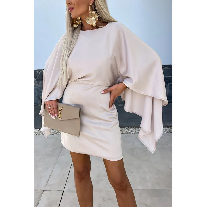 Dame aftenkjole med elegant vingeærme-design Stiila