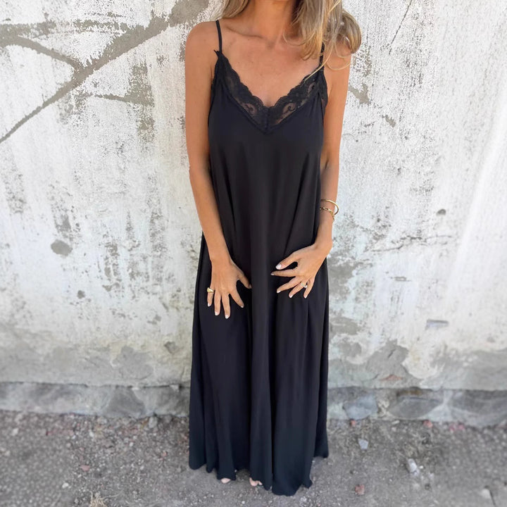 Femme Elegante Maxi Kjole med detaljerede Spidsaccentuer Stilla