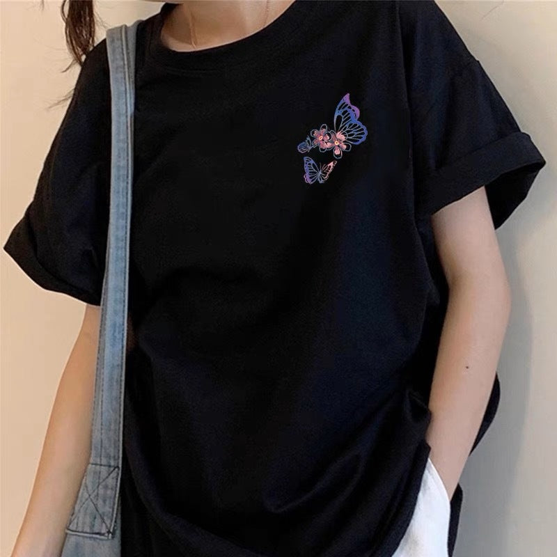 Dame T-shirt med kunstneriske asiatiske motiver og ekstravagante detaljer Stilla