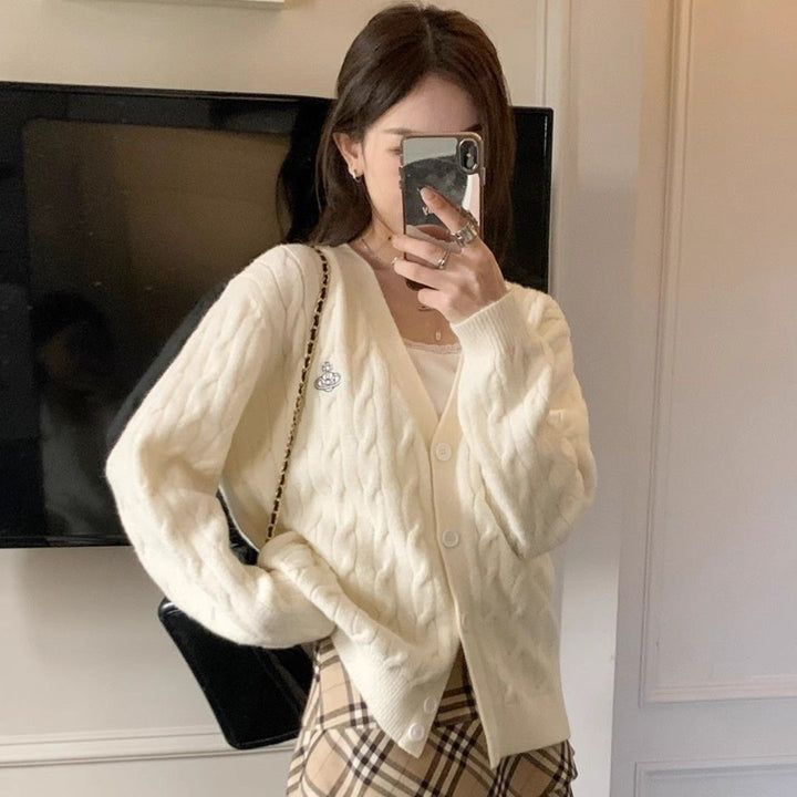 Kvinders cardigan med kabelmønster og store knapper Stilla
