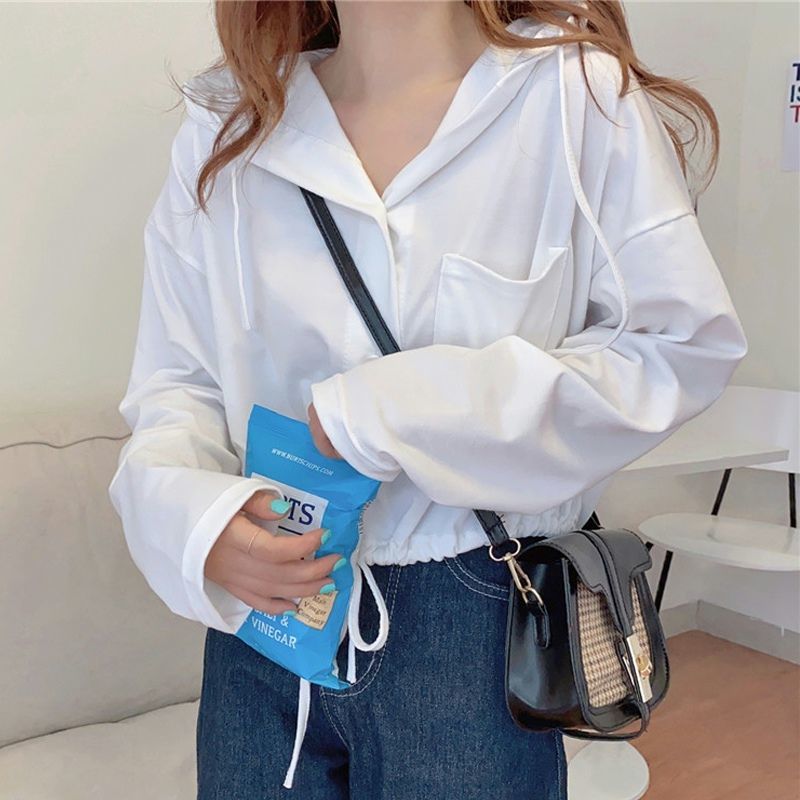 Femme Korte Button-Up Hoodie med Snøre-Detalje Stilla