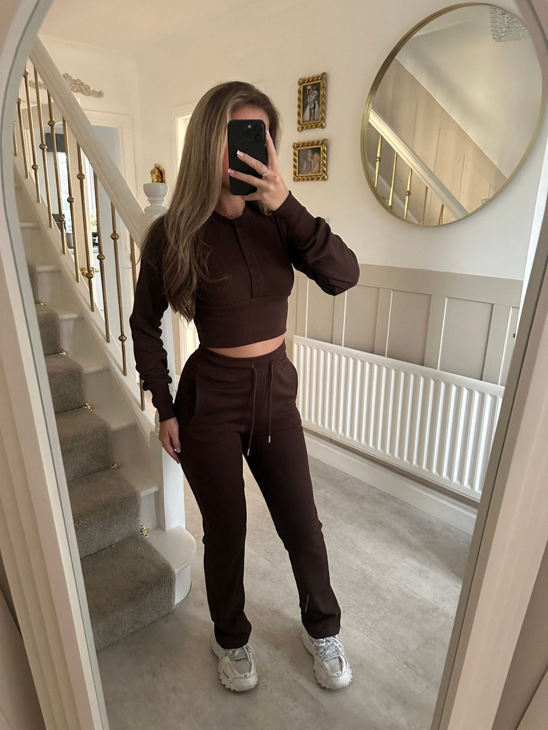 Kvinders afslappede fritids sæt med cropped sweatshirt og komfortable joggers Skovae