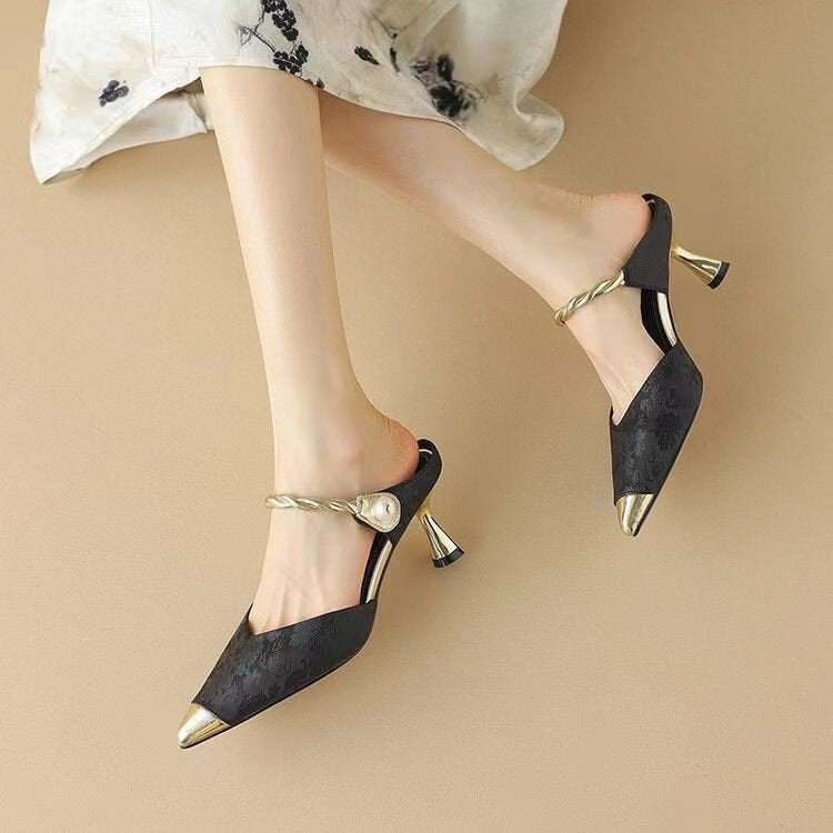Dame Slingback Pumps med glitrende rem og elegant blokhæl Stilla