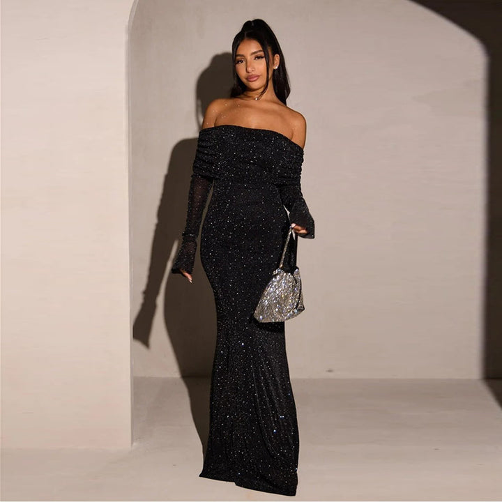 Damer Elegant off-shoulder maxikjole med glitrende accenter Skovae