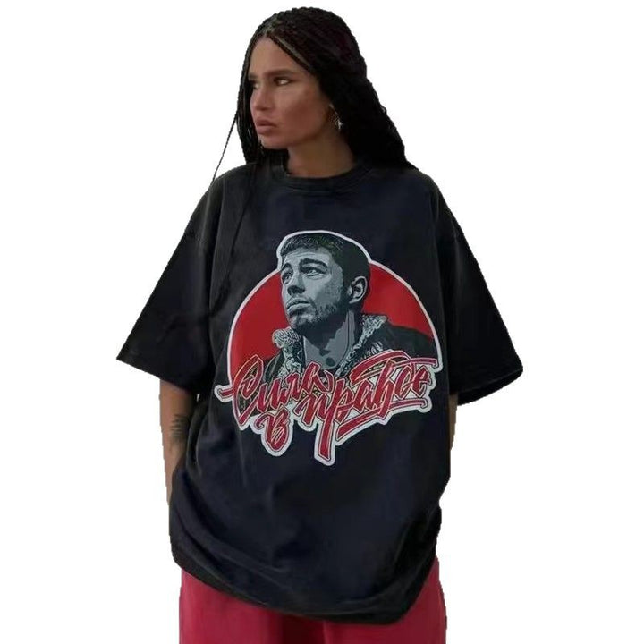 Dame Oversized T-shirt med kunstnerisk ansigtstryk og street-style skrifttype Stilla