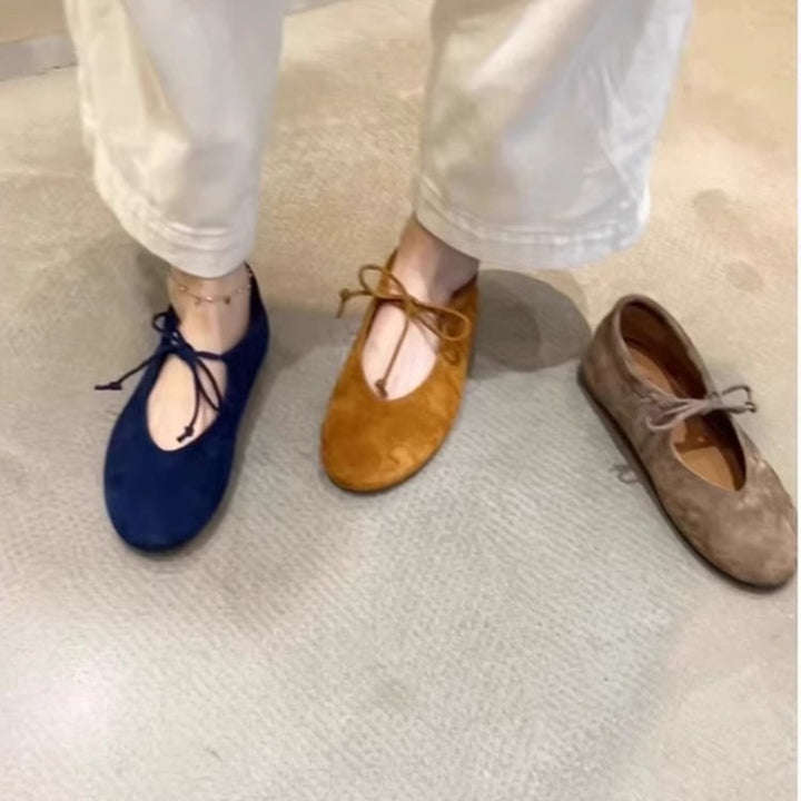Dame Wildleder Ballerina Flats med justerbar binding detail Stilla
