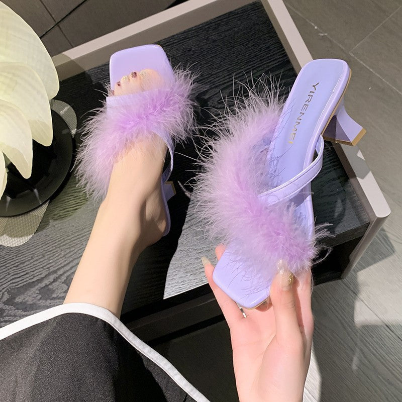 Dame elegante sandaler med fluffy plysstropper og blokagtige hæle Stilla