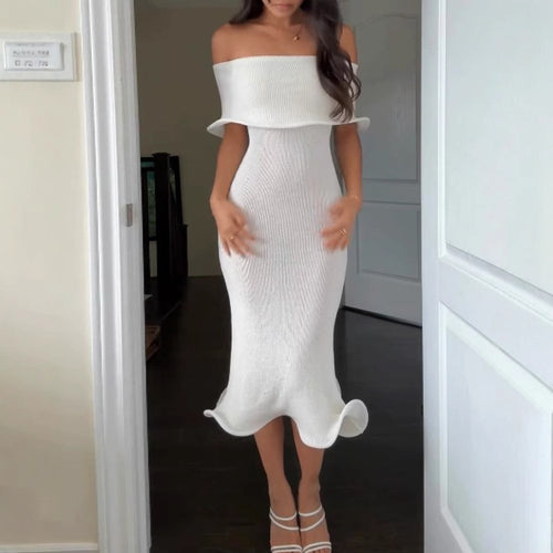 Dame elegant Off-Shoulder kjole med flydende kant og struktureret materiale Stilla