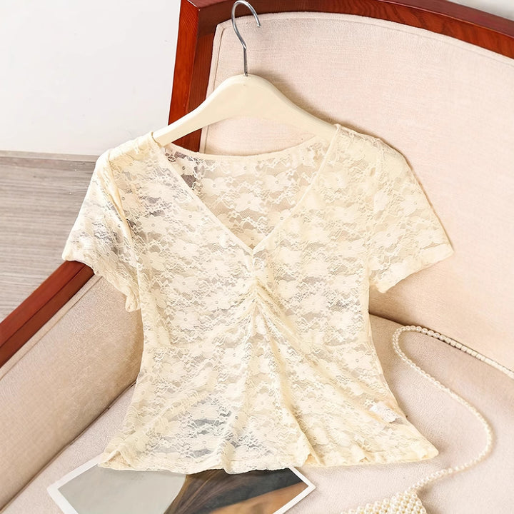 Dame spidsbluse med raffinerede detaljer og elegant snit Stilla
