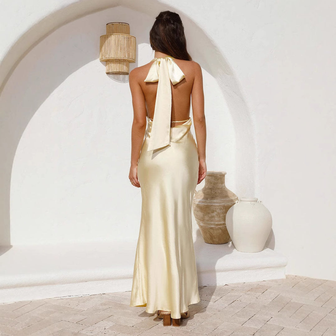 Kvinders elegante satin maxi kjole med dyb v-hals og svingende snit Stilla