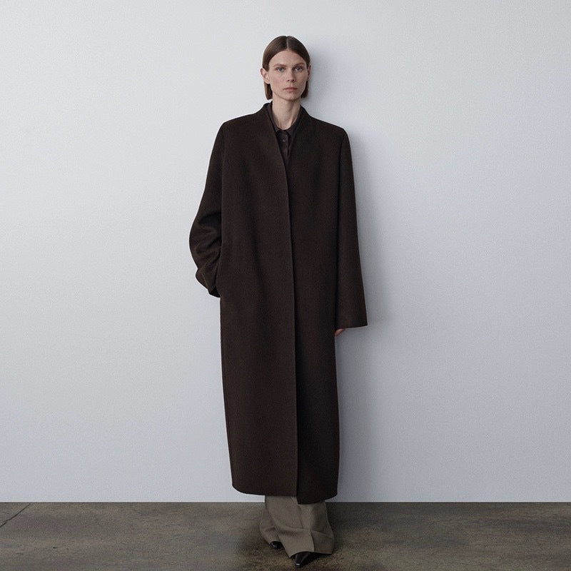 Kvinderens oversized trenchcoat lavet af høj kvalitets uldblanding Stilla