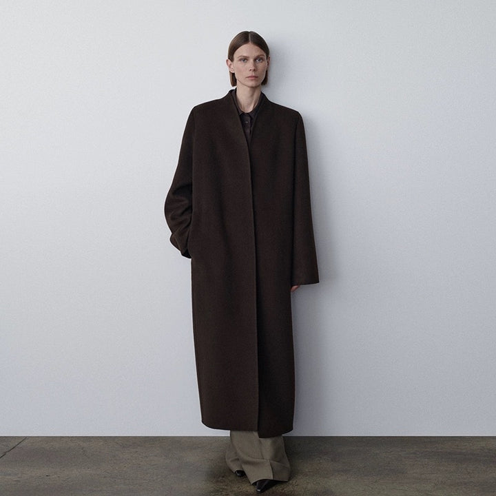 Kvinderens oversized trenchcoat lavet af høj kvalitets uldblanding Stilla