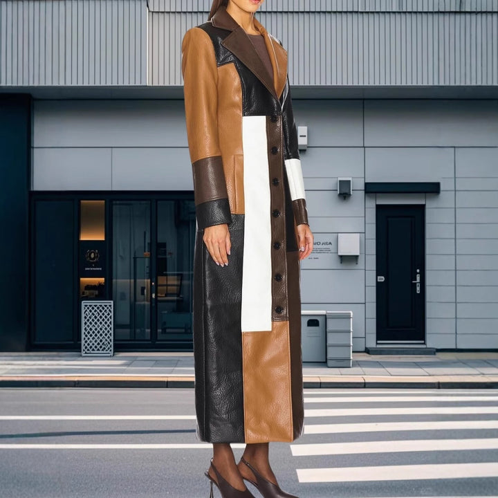 Dame læderblazer-kjole med geometrisk farveblokdesign og elegant knapliste Stilla