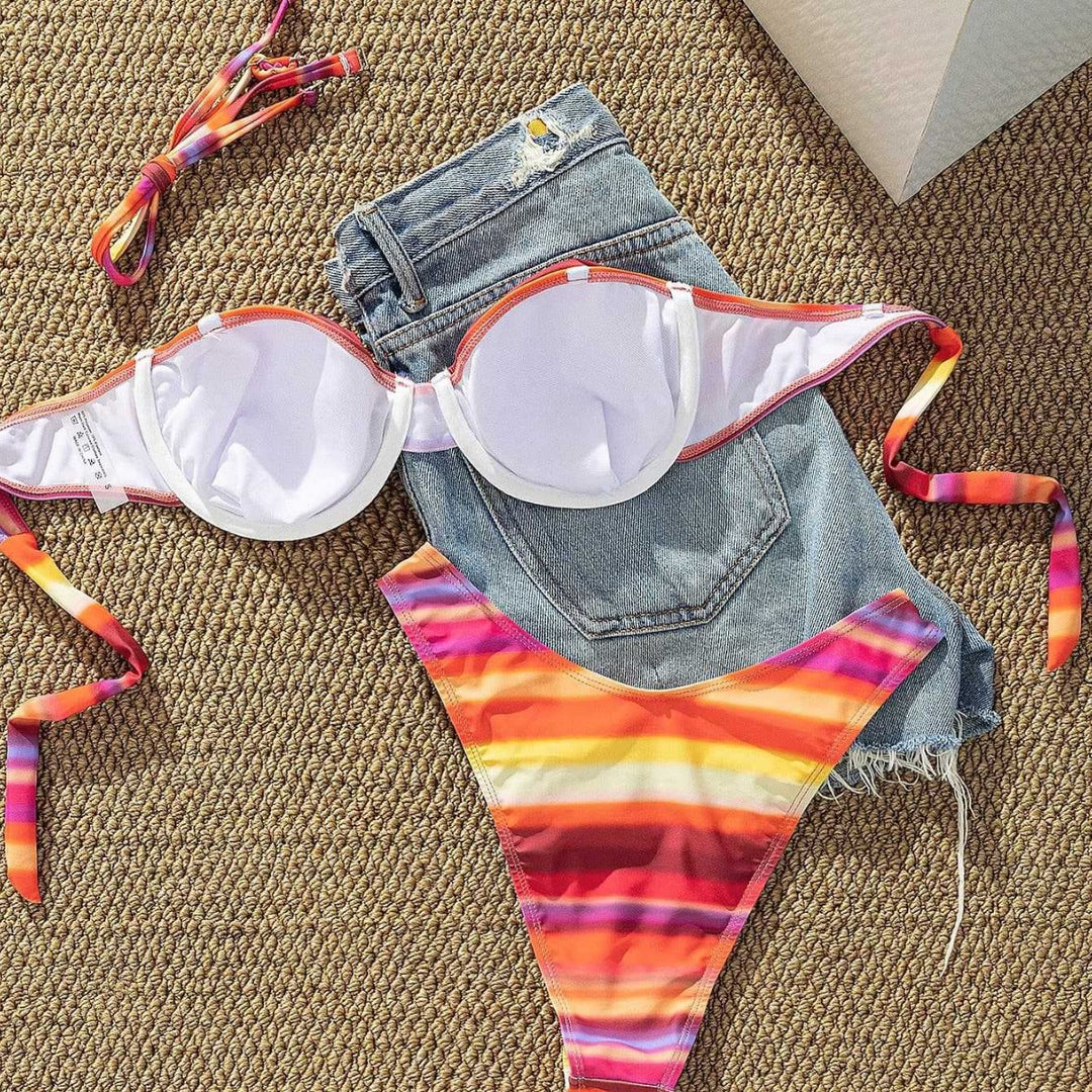 Damebikini med trendy bustier-design og høj rynkning Skovae