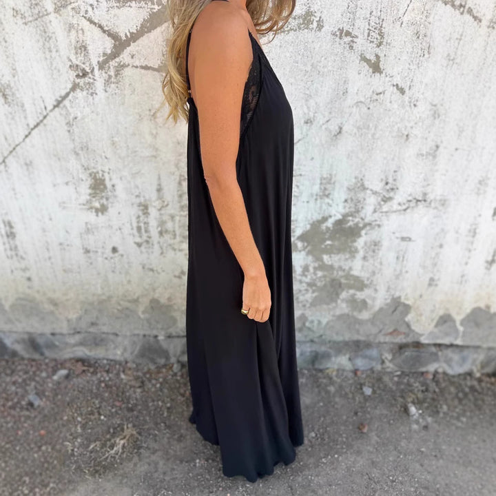Femme Elegante Maxi Kjole med detaljerede Spidsaccentuer Stilla