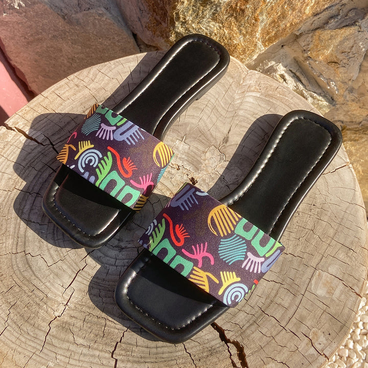 Dame slide-sandaler med trendy kys-motiv og behagelig sål Stilla