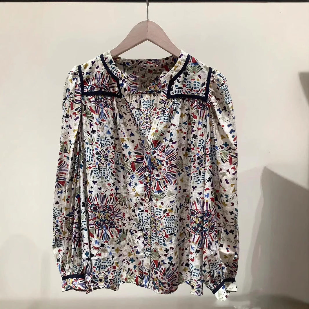 Damebluse med detaljeret blomsterdesign og elegante accenter Stilla