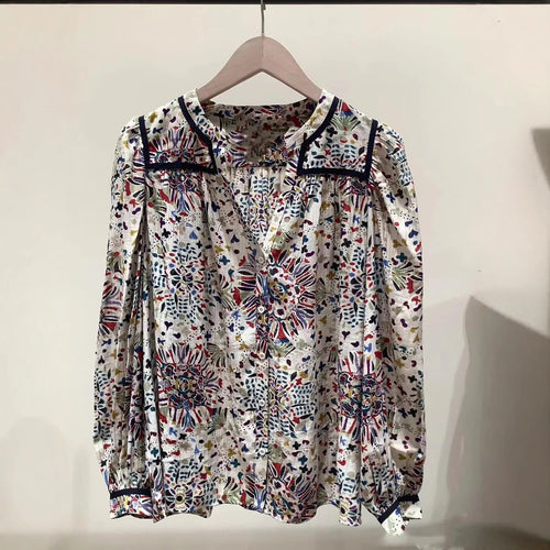 Damebluse med detaljeret blomsterdesign og elegante accenter Stilla