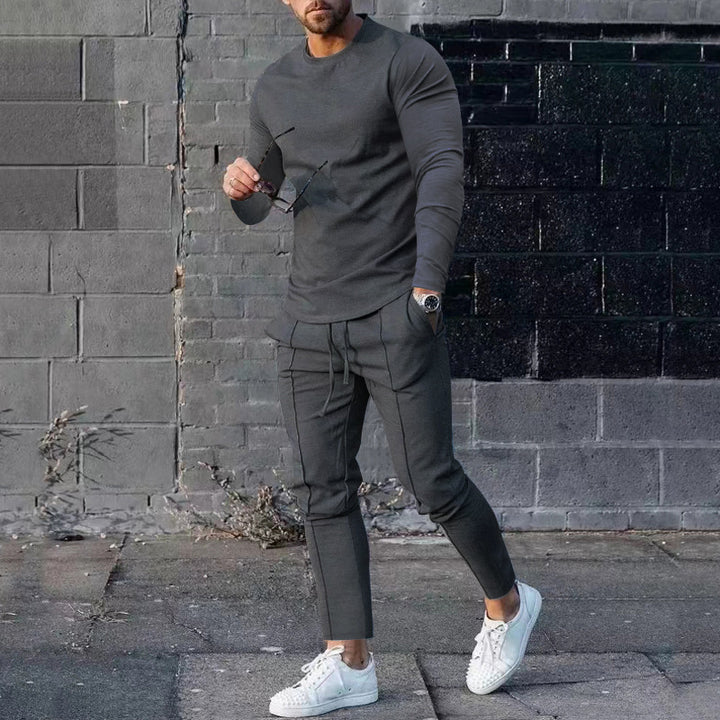Herrer Sporty Langærmet T-shirt med moderigtige Slim-Fit-snit og afslappede Jogger-bukser Stilla