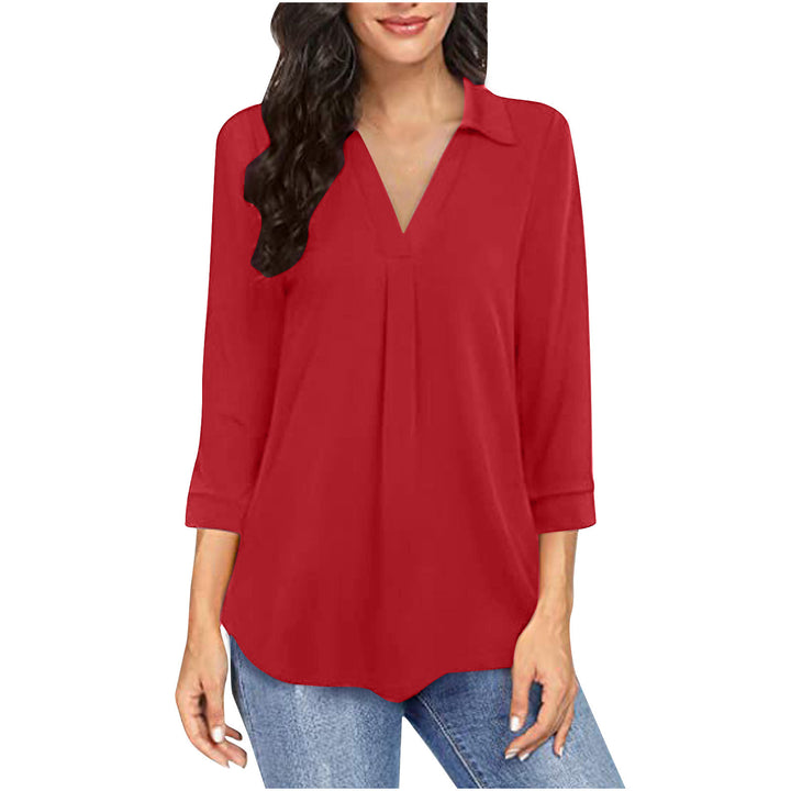 Damebluse med moderne V-halsudskæring og elegant plissering Stilla