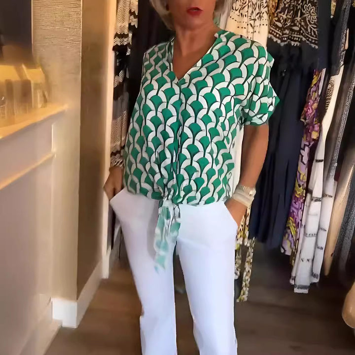 Dame Kortærmet Bluse i moderne Grafisk Design Stilla