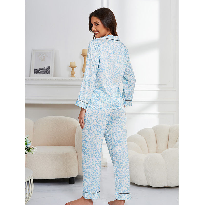 Dame Pyjama-sæt lavet af sejdigt blødt materiale Stilla