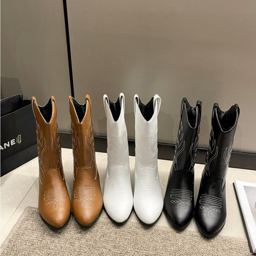 Dame cowboy støvler med elegant broderi og moderne snit Stilla