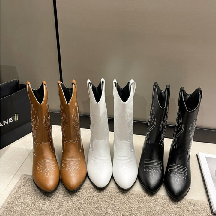 Dame cowboy støvler med elegant broderi og moderne snit Stilla