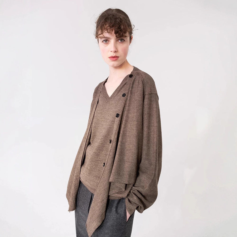 Kvinders afslappede strikket cardigan med asymmetrisk snit og knapdetaljer Stilla