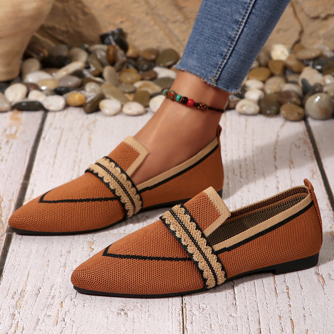 Dame elegante slippers med moderne snit og dekorative accenter Stilla