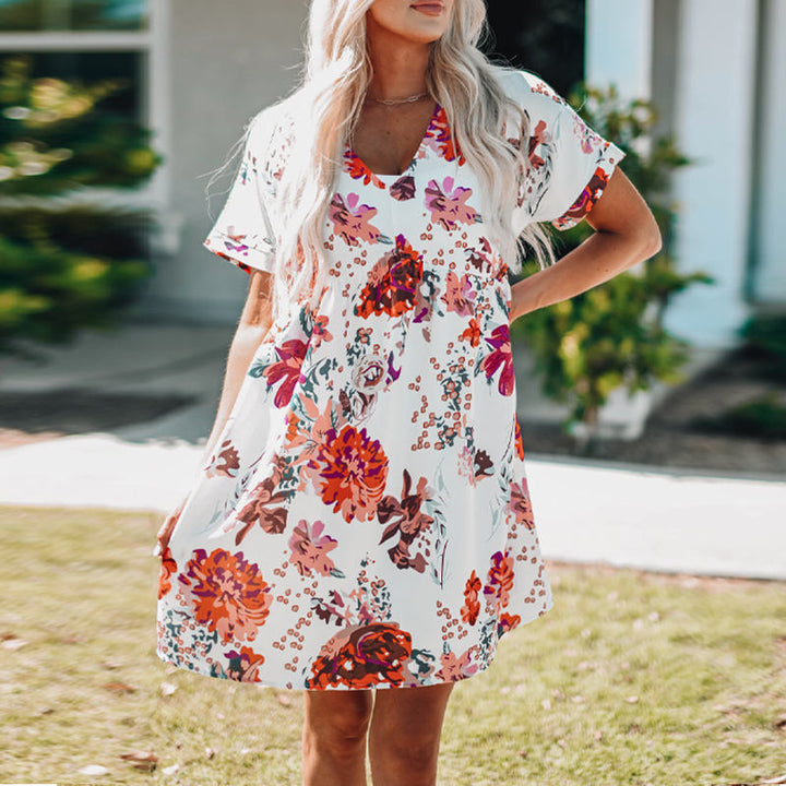 Dame fritidskjole med blomstret design og løs silhuet Stilla