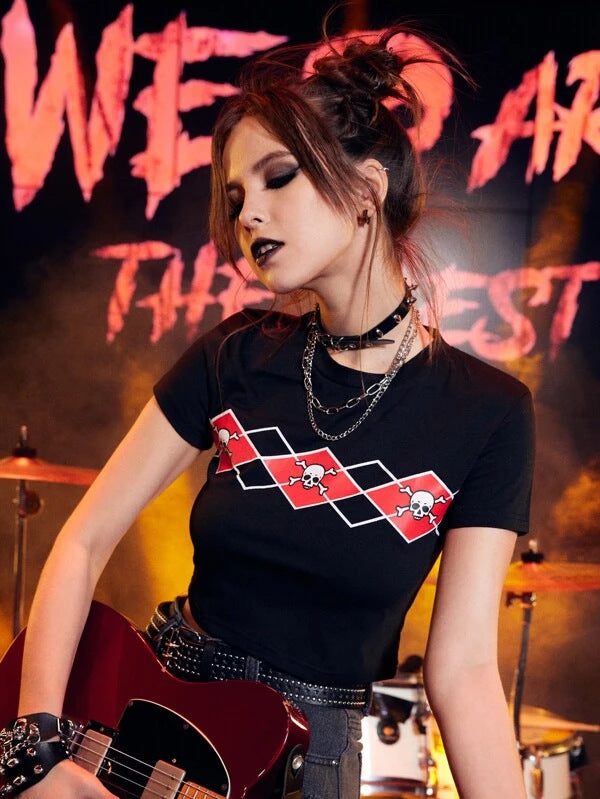 Dame Crop-Top med kreativt skeletthåndmotiv Skovae