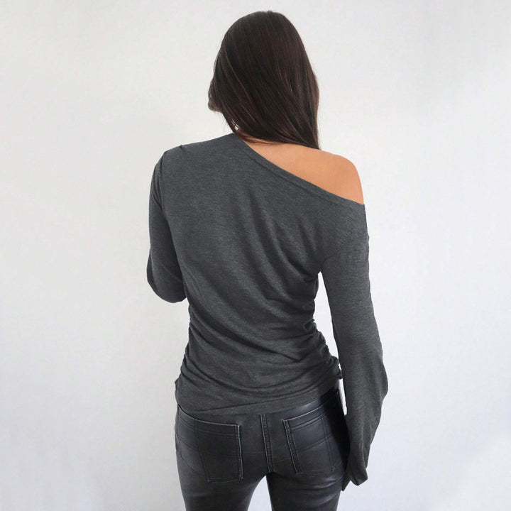 Kvinders afslappede off-shoulder langærmet skjorte med elegante flæsedetaljer Stilla
