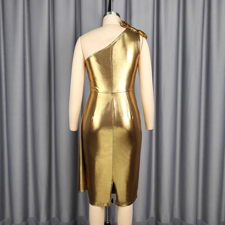 Dame Elegant aftenkjole med asymmetrisk snit og voluminøst draperingselement Skovae