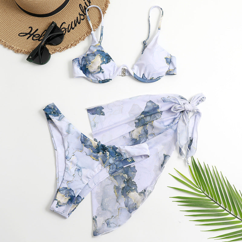 Dame Bikiniset med stilfuldt marmor-design og elegant indpakningsskørt Stilla