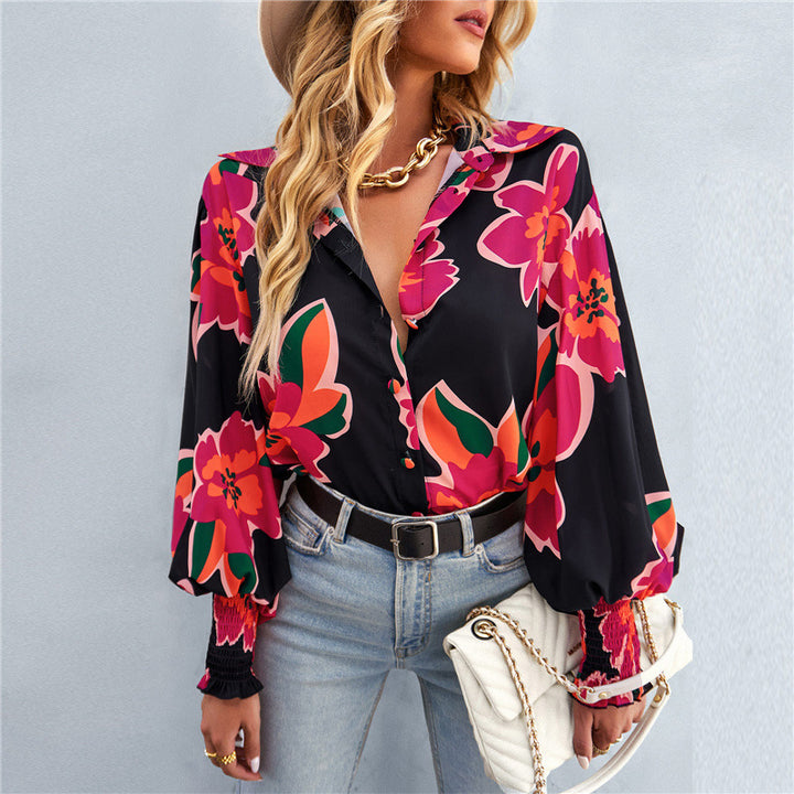 Damebluse med blomsterprint og klokkeærmer Stilla