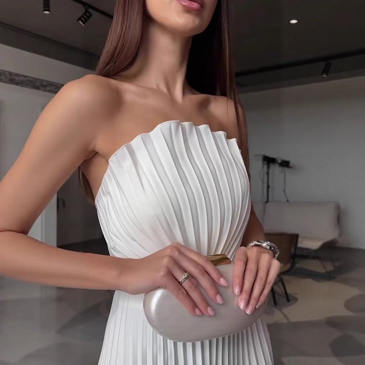 Dame Elegant og plisseret Maxikjole med off-shoulder design Stilla