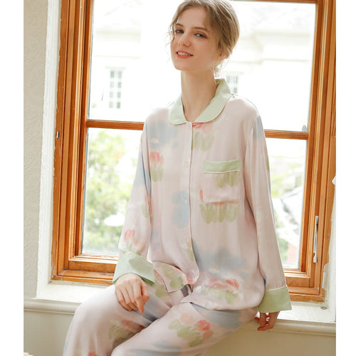 Dame Silke Pyjamas med delikat blomstertryck og elegante detaljer Stilla