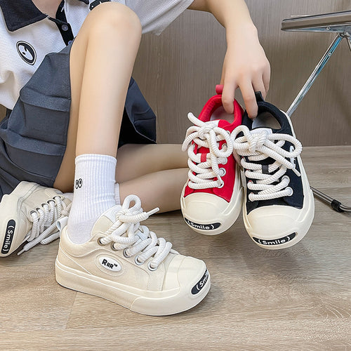 Dame Bekvemme Fritidssneakers i casual Canvas-stil med tykk sål og robuste snørebånd Stilla